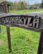 YKSI KEVÄINEN KESKIVIIKKO ILTAPÄIVÄ SAUNAKYLÄSSÄ